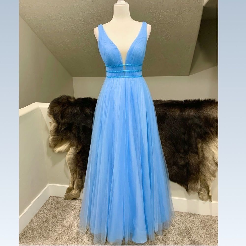 Charming Ball Gown V Neck Open Back Blue Tulle Long Prom Dresses with Beaded